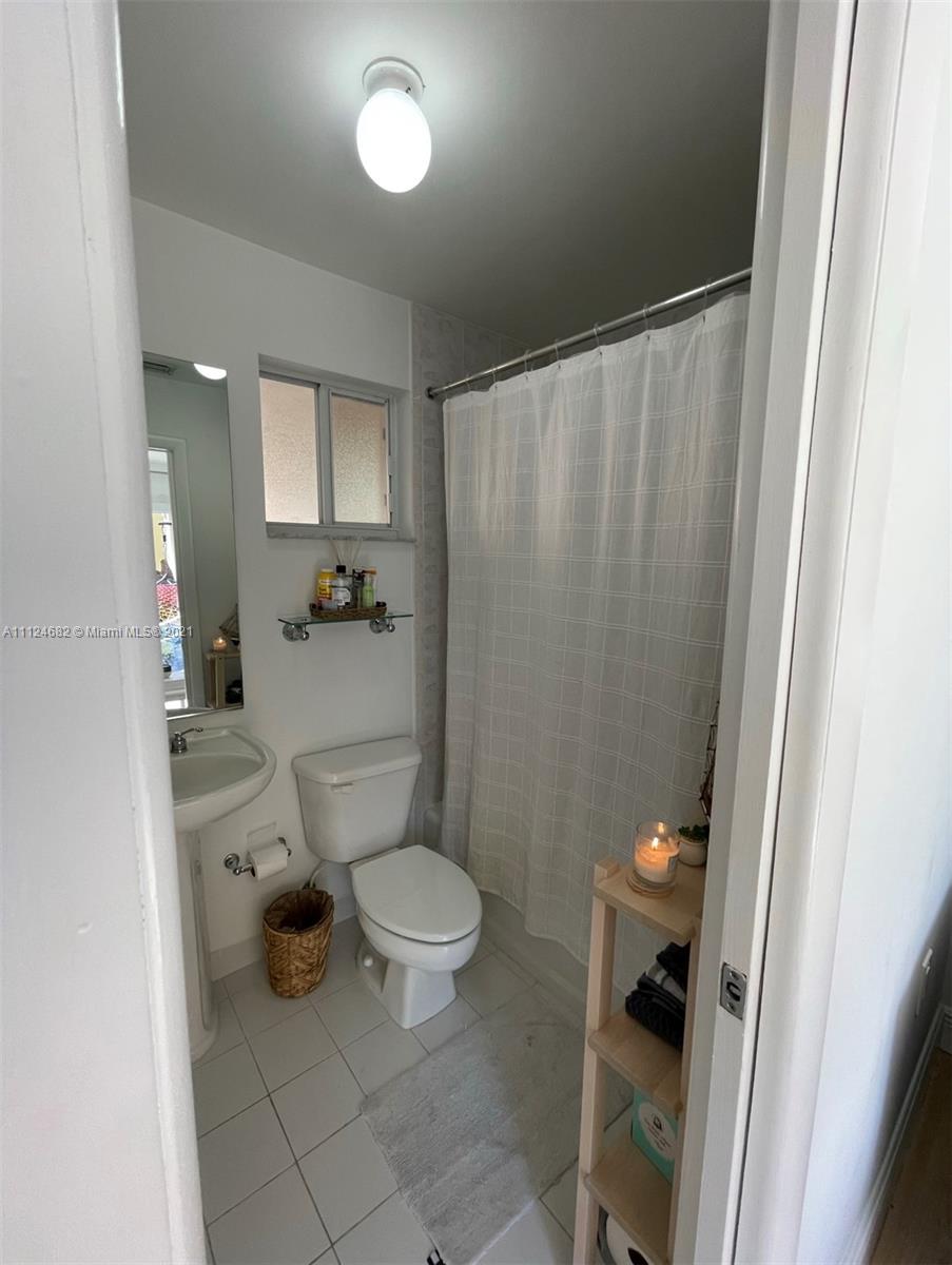 BRICKELL ROADS TOWNHOUSE - Residential Lease