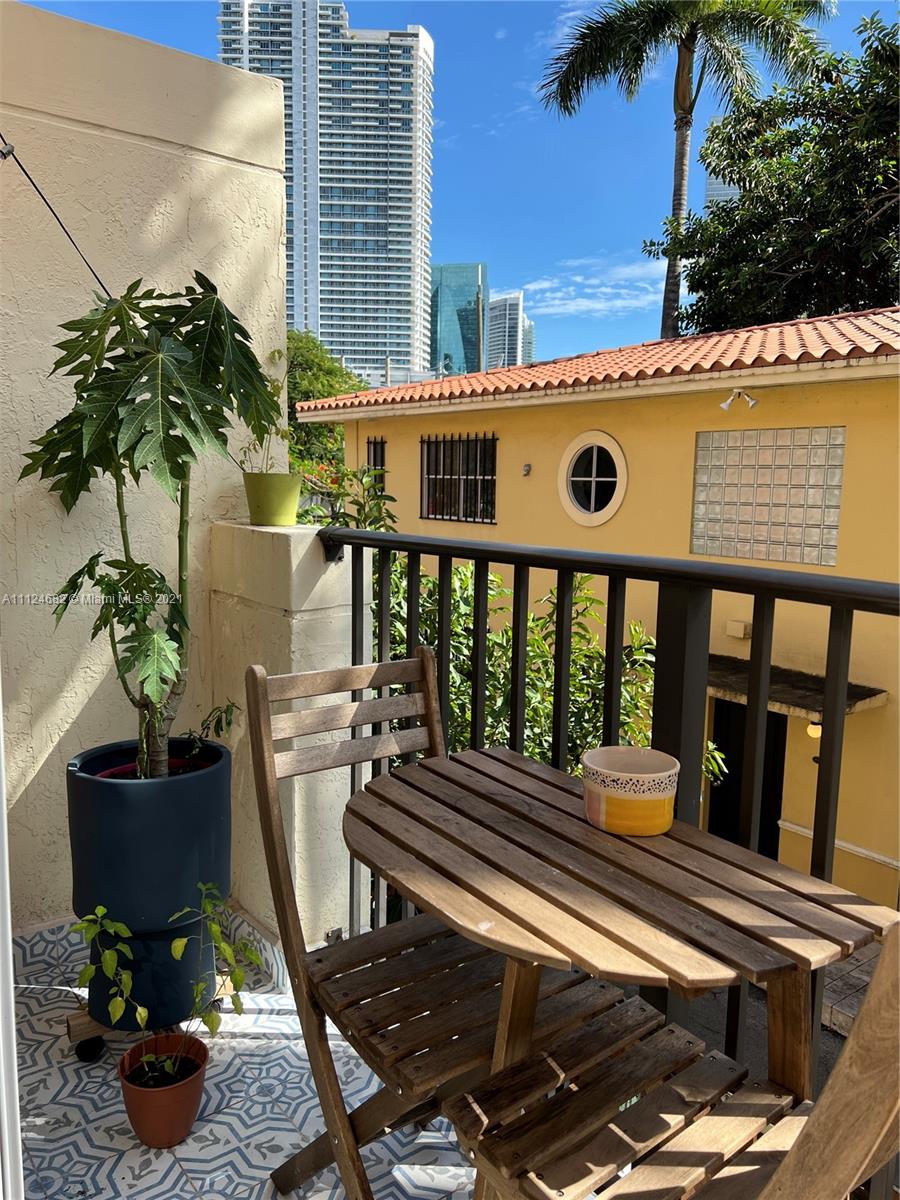 BRICKELL ROADS TOWNHOUSE - Residential Lease