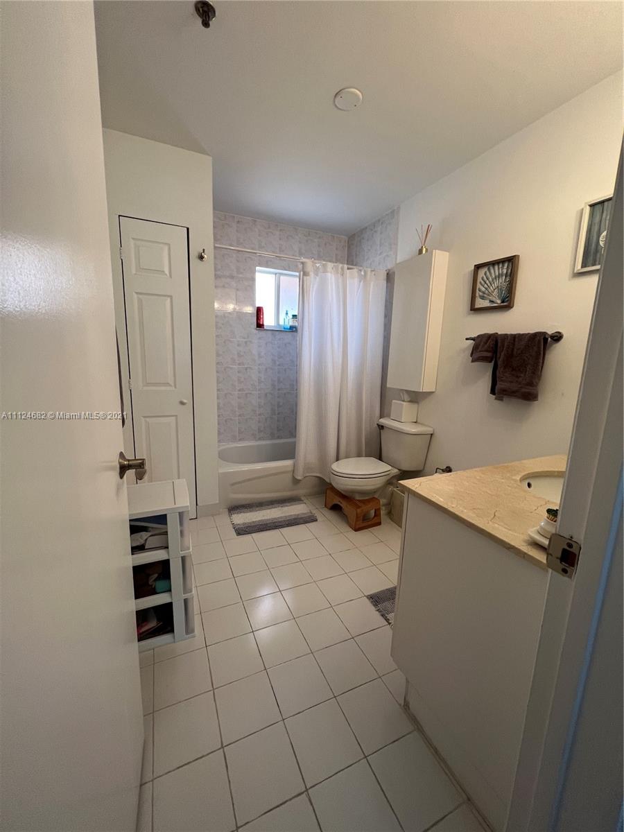 BRICKELL ROADS TOWNHOUSE - Residential Lease