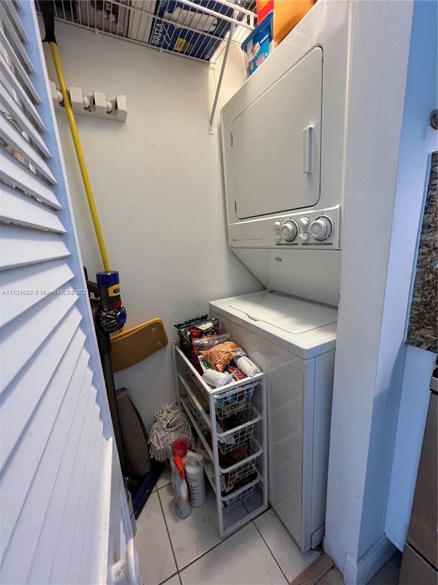 BRICKELL ROADS TOWNHOUSE - Residential Lease