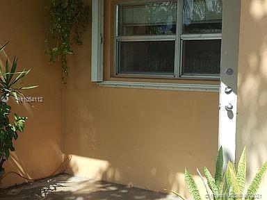 VILLAS OF MIAMI LAKES CON - Residential