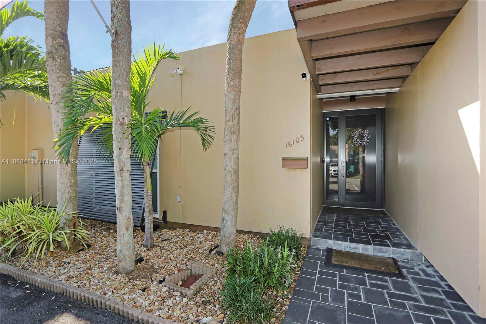 MIAMI LAKES LOCH LOMOND E - Residential
