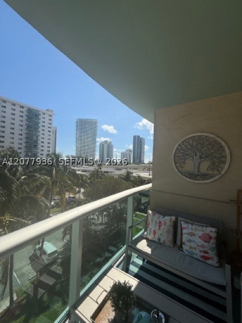 19390 Collins Ave 510
