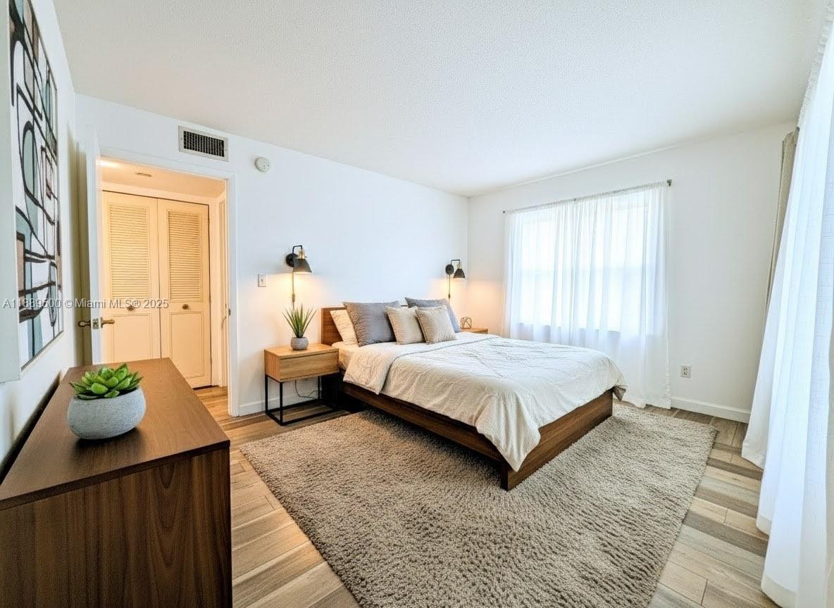 LAUDERDALE OAKS CONDO I - Residential