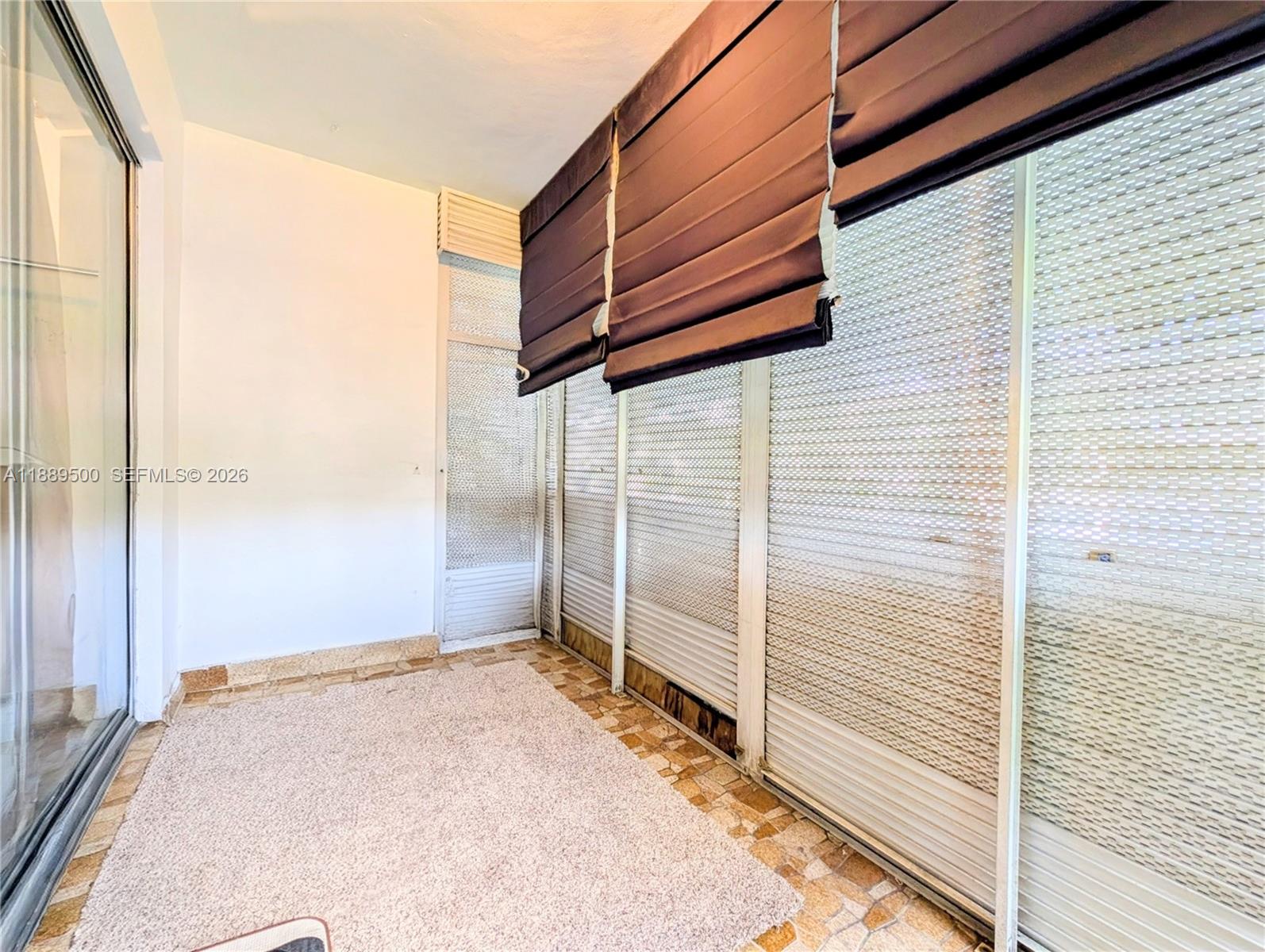 LAUDERDALE OAKS CONDO I - Residential