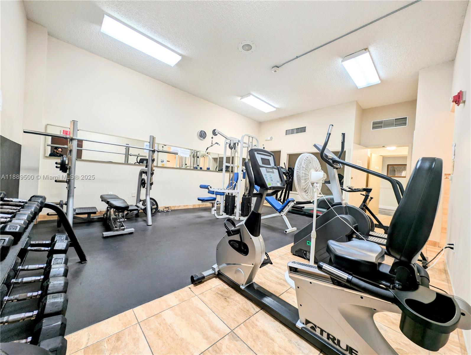 LAUDERDALE OAKS CONDO I - Residential