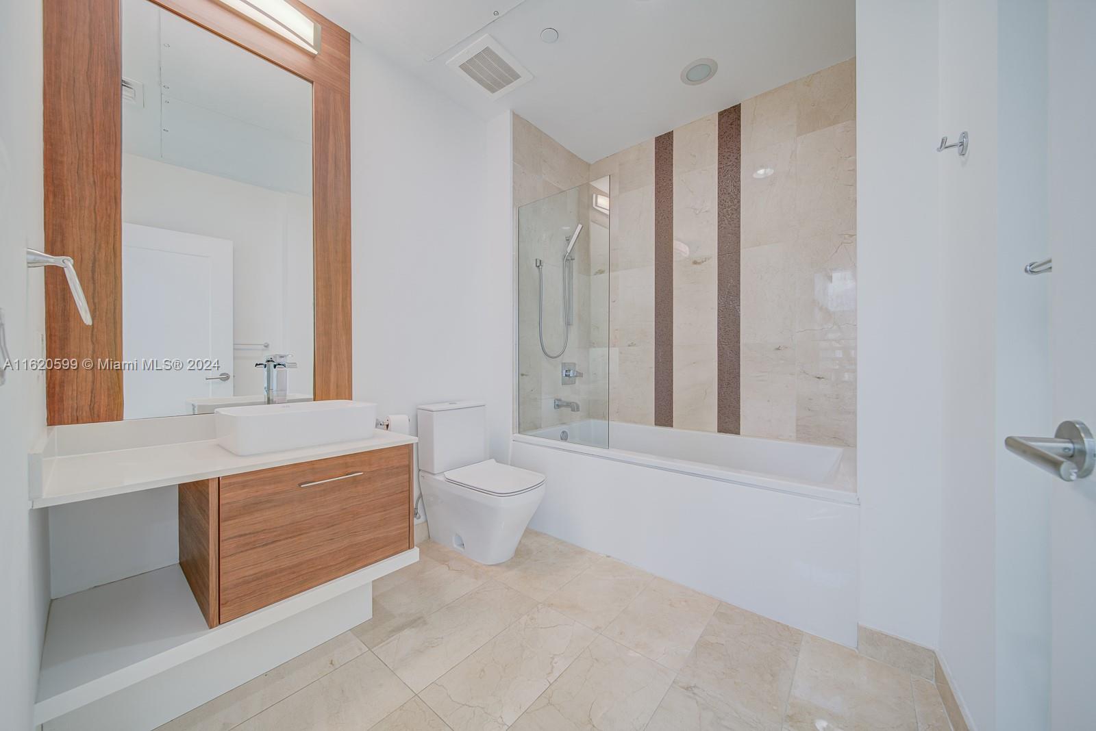 THE CRIMSON CONDO - Residential