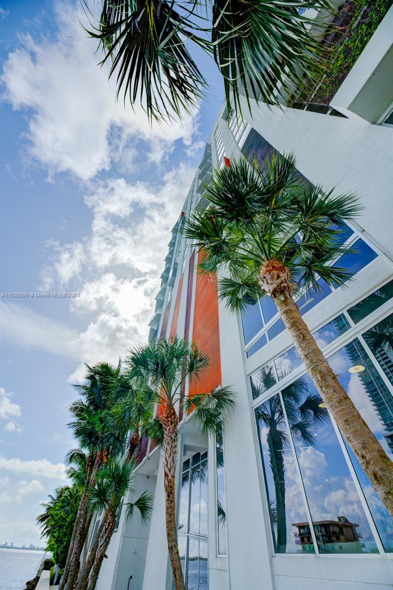 THE CRIMSON CONDO - Residential