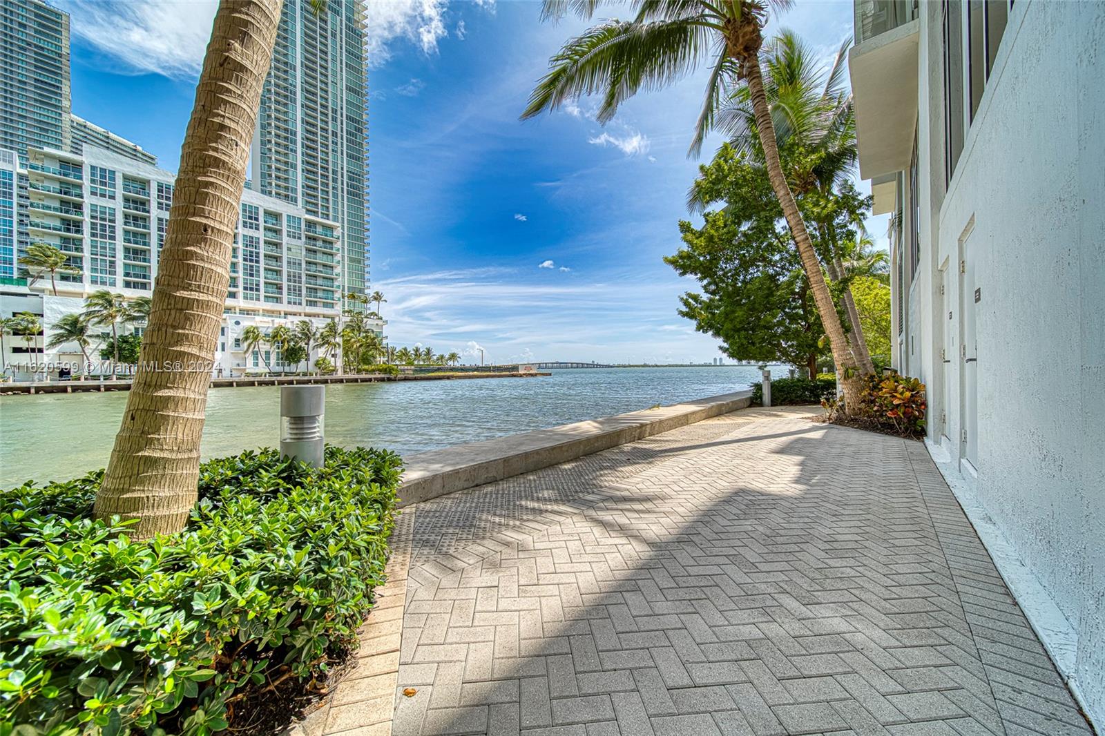 THE CRIMSON CONDO - Residential