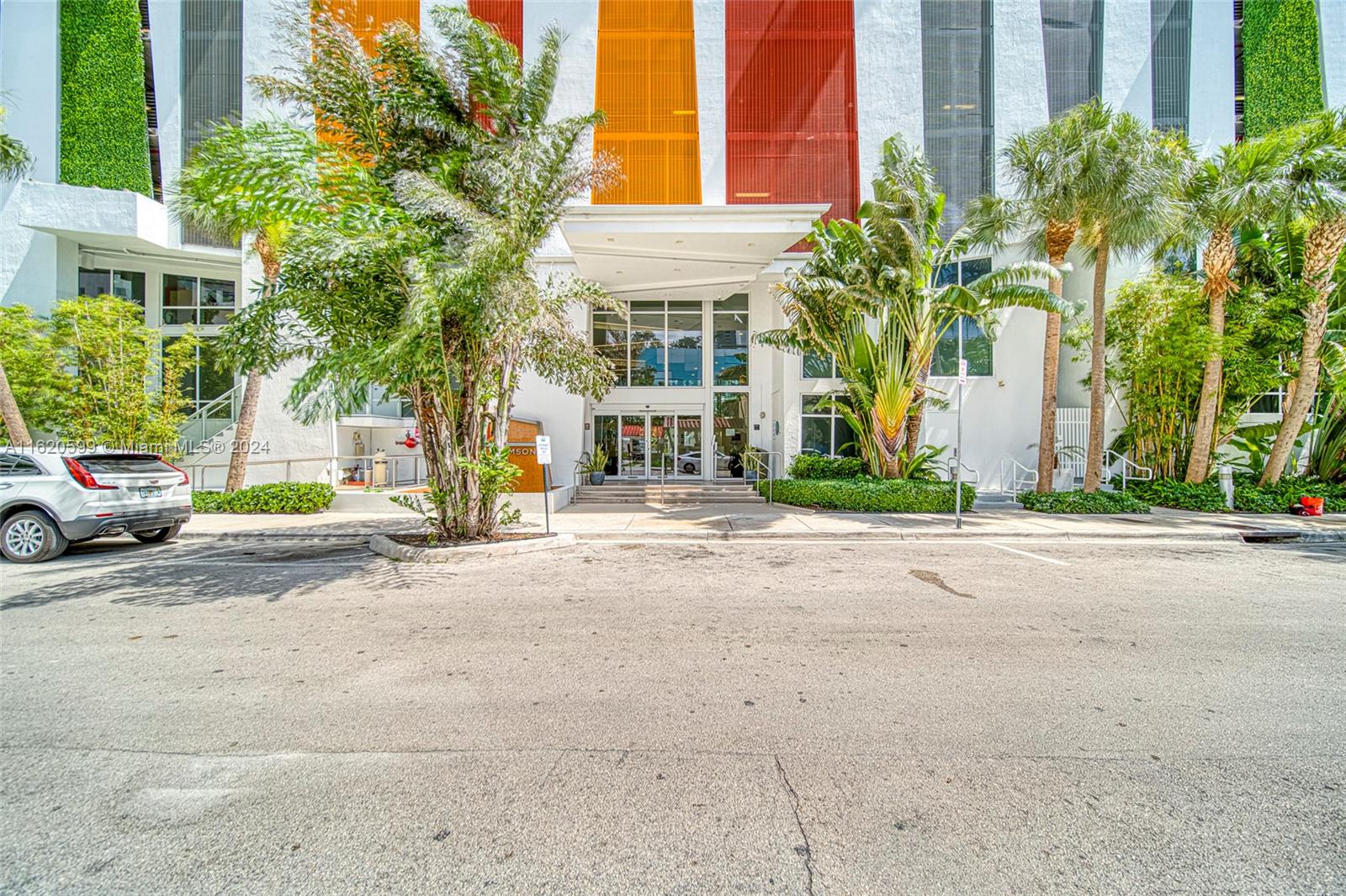 THE CRIMSON CONDO - Residential