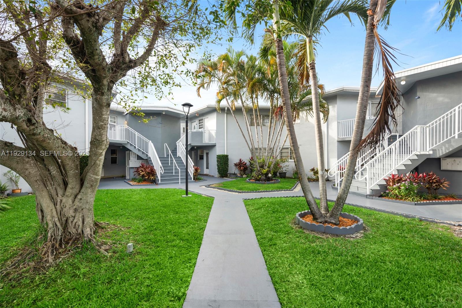 SKY LAKE GARDENS NO 2 CON - Residential