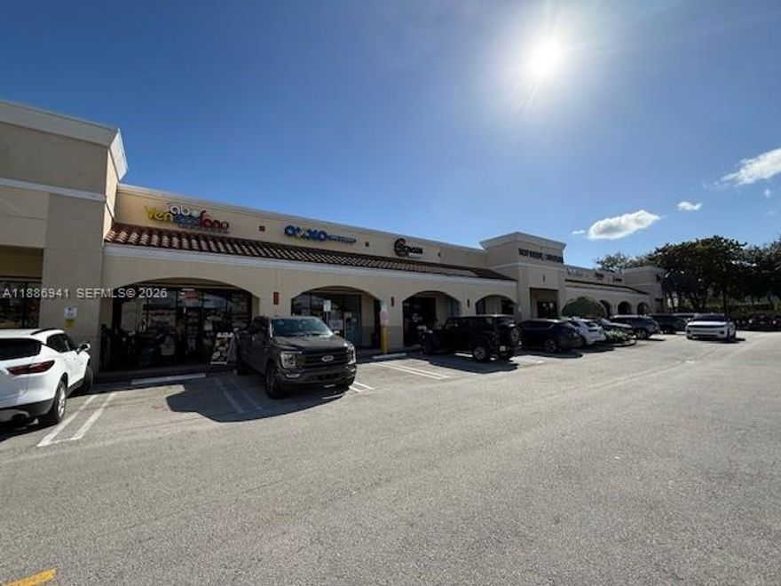 Restaurant Asset Sale – Excellent Location in Doral, FL (NAME AND CONCEPT ARE NOT INCLUDED)
The restaurant is currently closed and being sold as a key transfer with assets included. The space has 1,400 sq. ft. and comes with a grease trap, walk-in cooler, and walk-in freezer. (No hood installed). The current lease is valid until May 2031. This location is ideal for concepts such as acai bowls, smoothies, sandwiches, burgers, coffee shop, tacos, burritos, and similar fast-casual formats. Please note that certain food concepts are not allowed, including Venezuelan, Arabic, Asian (sushi), Italian, pizzerias, and bakeries. All concepts must be approved by the landlord.