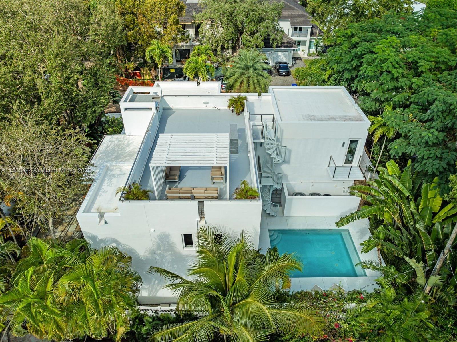 COCONUT GROVE MANOR - Residential