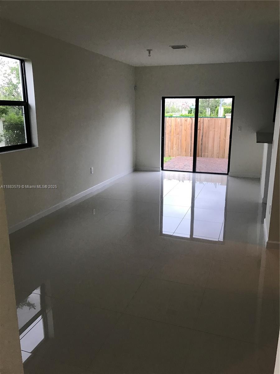 GRAND BAY NORTH - Residential Lease