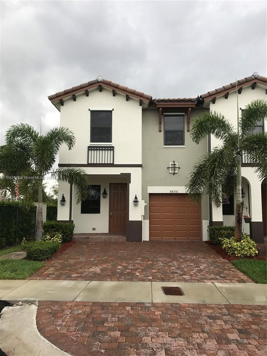BEAUTIFUL TOWNHOUSE AT GRAND DORAL AT DORAL. STAINLESS STEEL APPLIANCES, TILE ON
FIRST FLOOR, CORNER UNIT, ONE CAR GARAGE. EXCELLENT LOCATION CLOSE TO SHOPPING CENTERS,
RESTAURANTS, SCHOOLS AND EASY ACCESS TO EXPRESSWAYS
