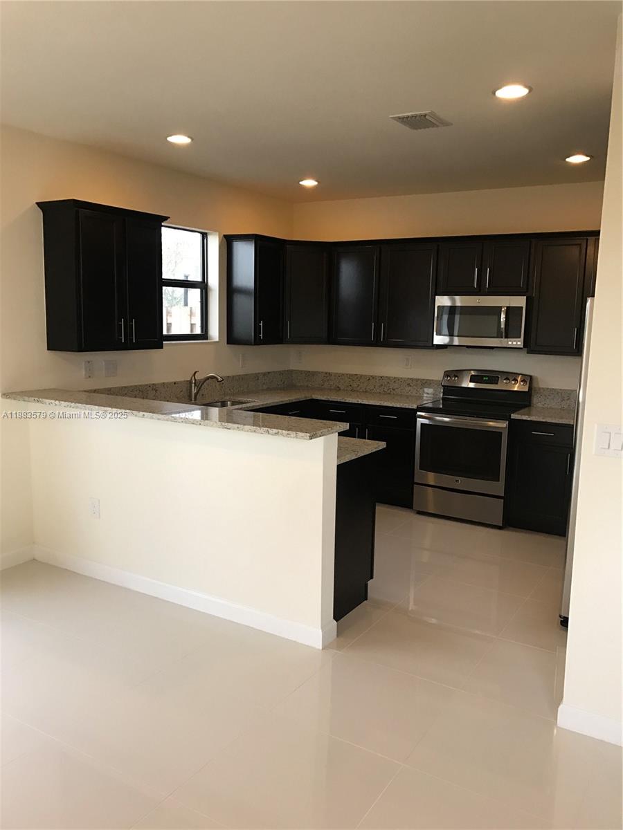 GRAND BAY NORTH - Residential Lease