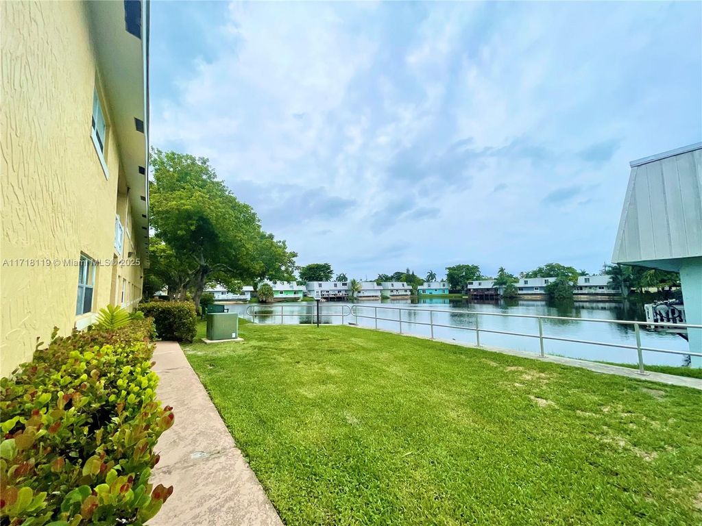 Photo of 4051 NE 13th Ave #55-3, Oakland Park, FL 33334 (MLS # A11718119)