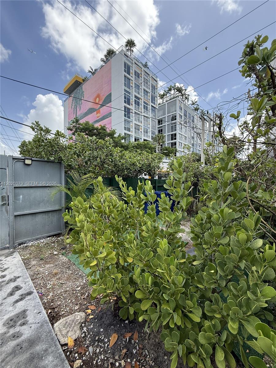 118 NW 24th St