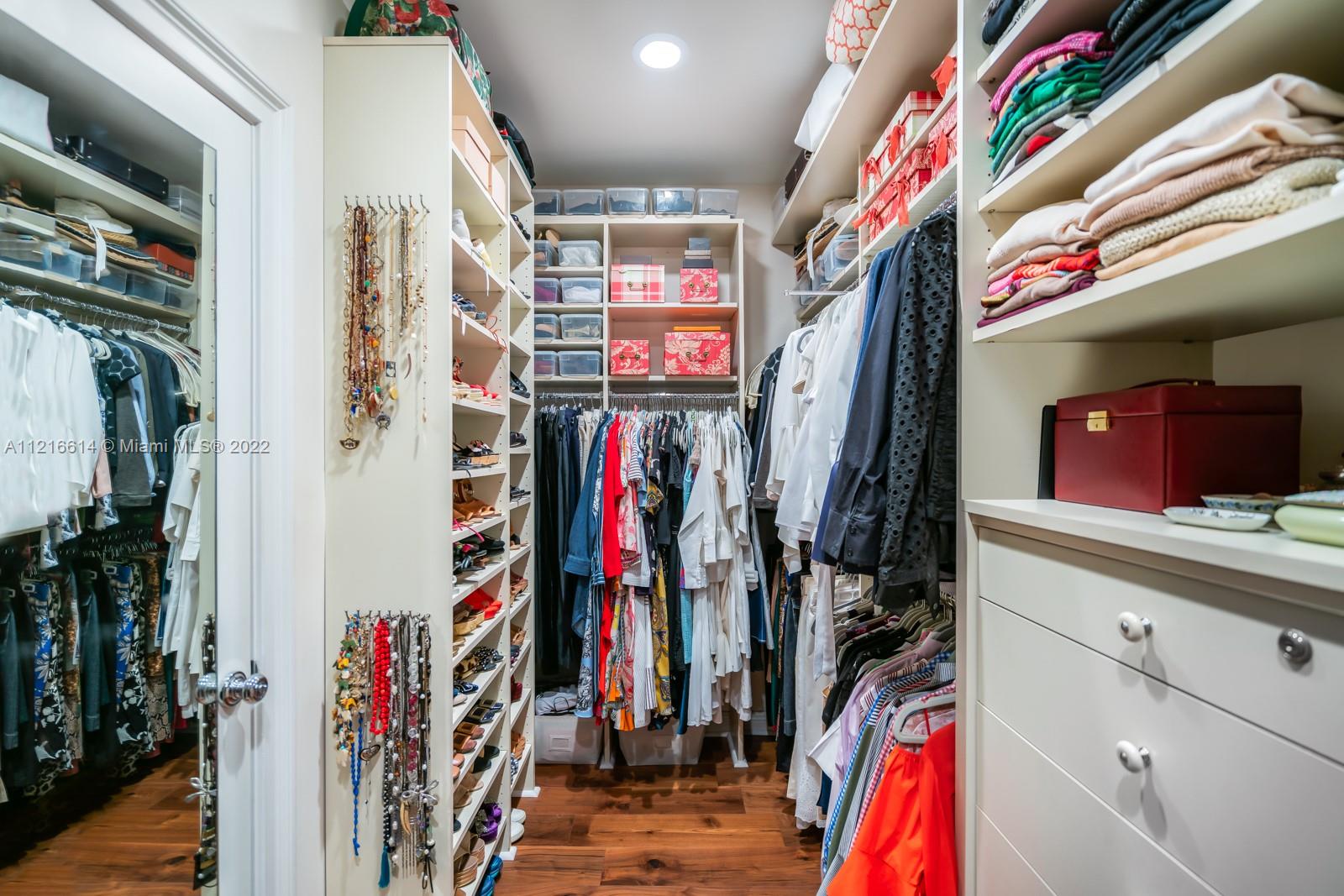 TROPICAL ISLE HOMES SUB - Residential