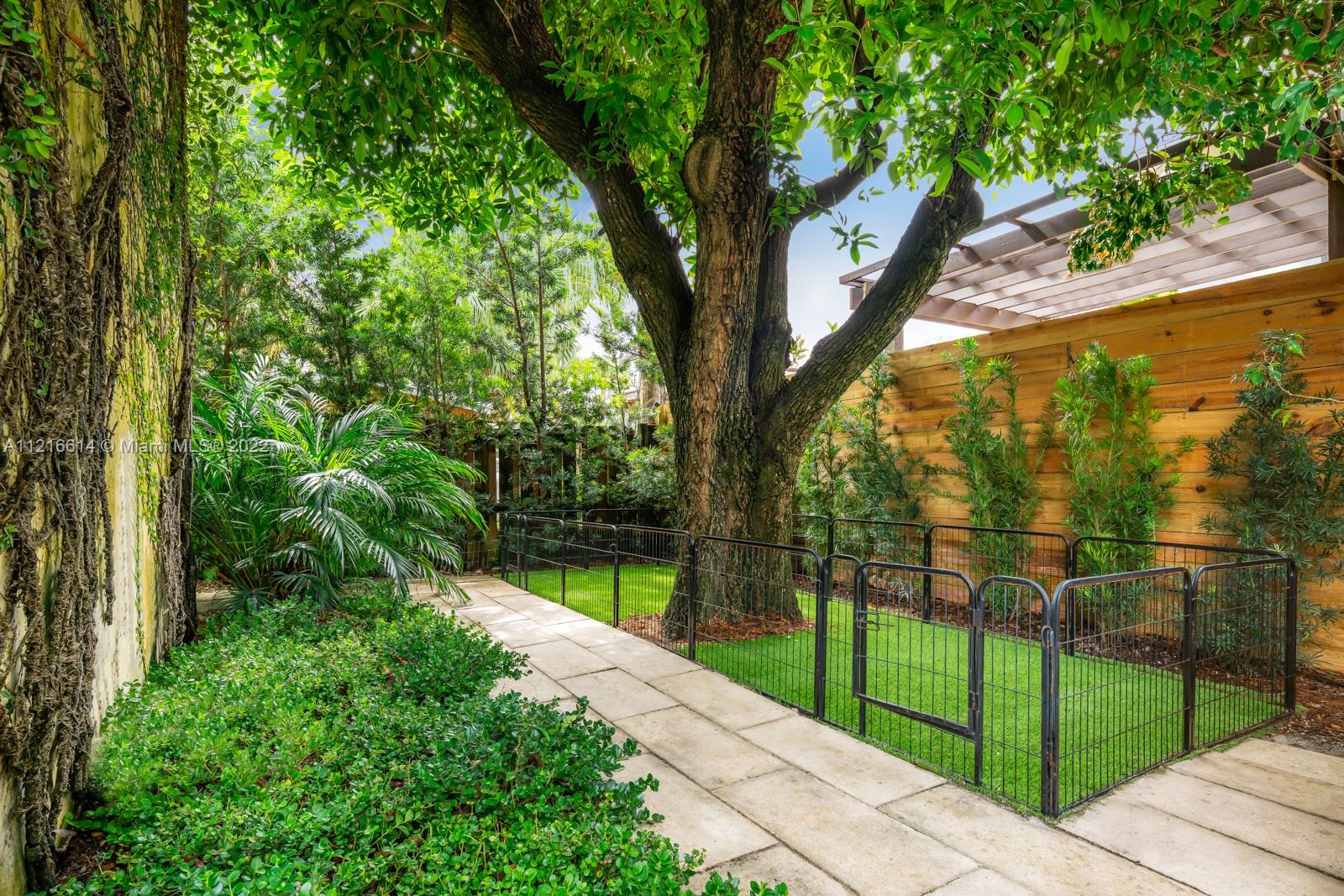 TROPICAL ISLE HOMES SUB - Residential