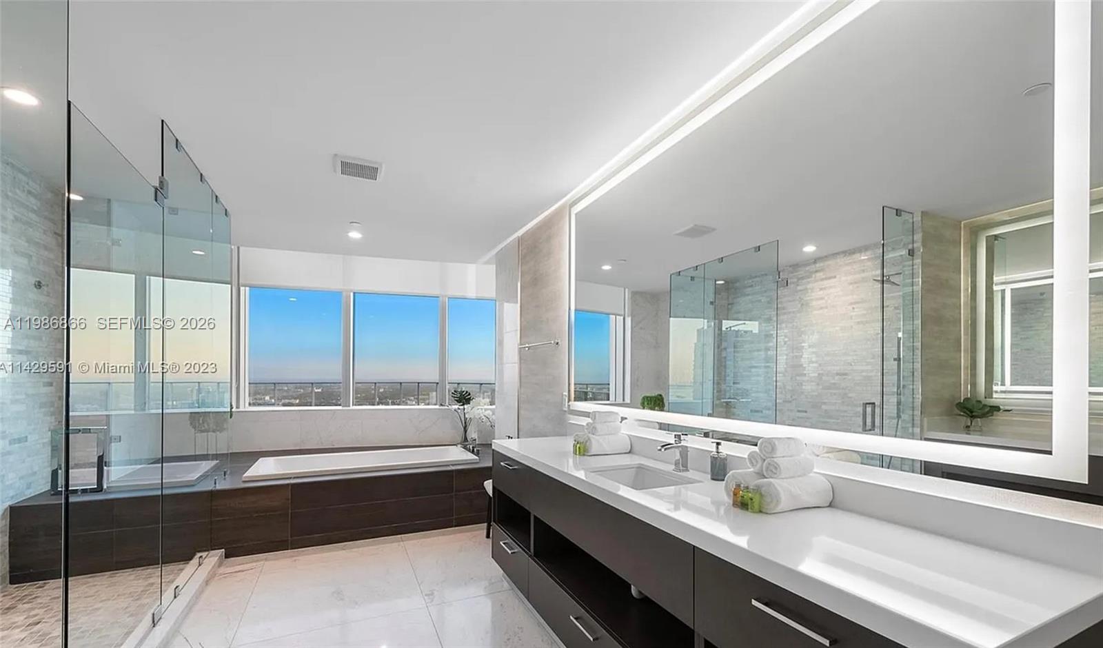 PARAMOUNT MIAMI WORLDCENT - Residential