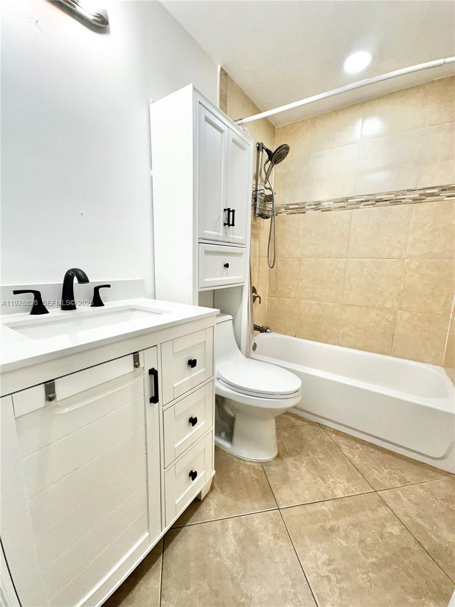 COACH HOUSE EAST & WEST C - Residential Lease