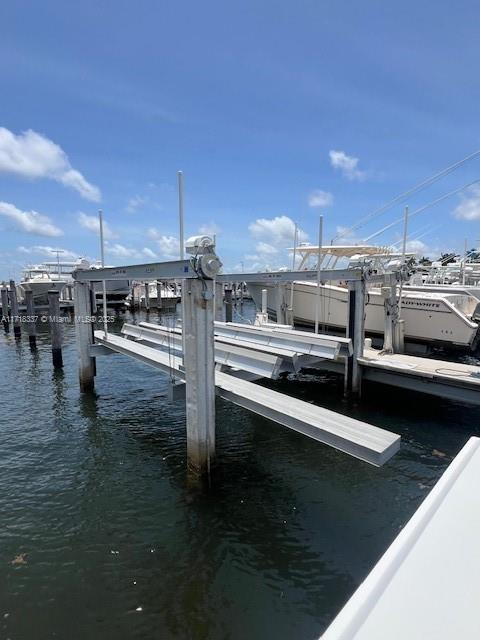 Grove Isle Marina - Land