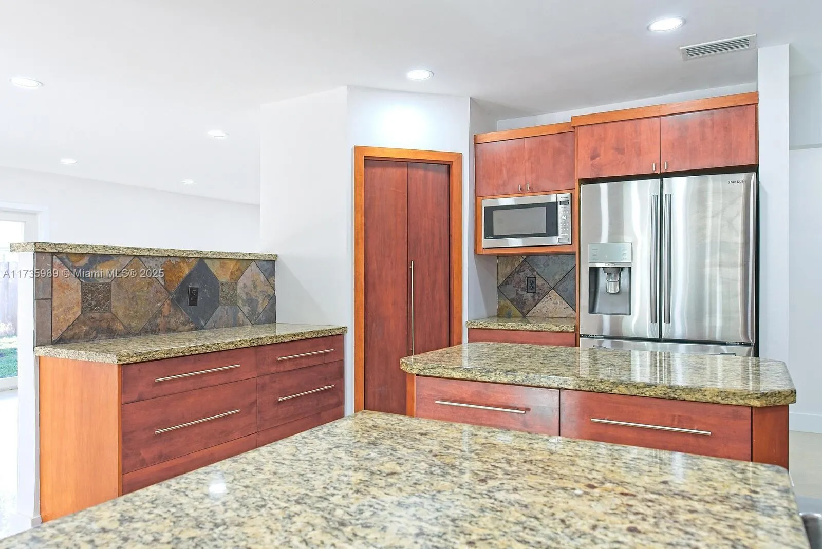 Miami, Florida 33173, United States, 3 Bedrooms Bedrooms, ,3 BathroomsBathrooms,Residential,Pending,11295