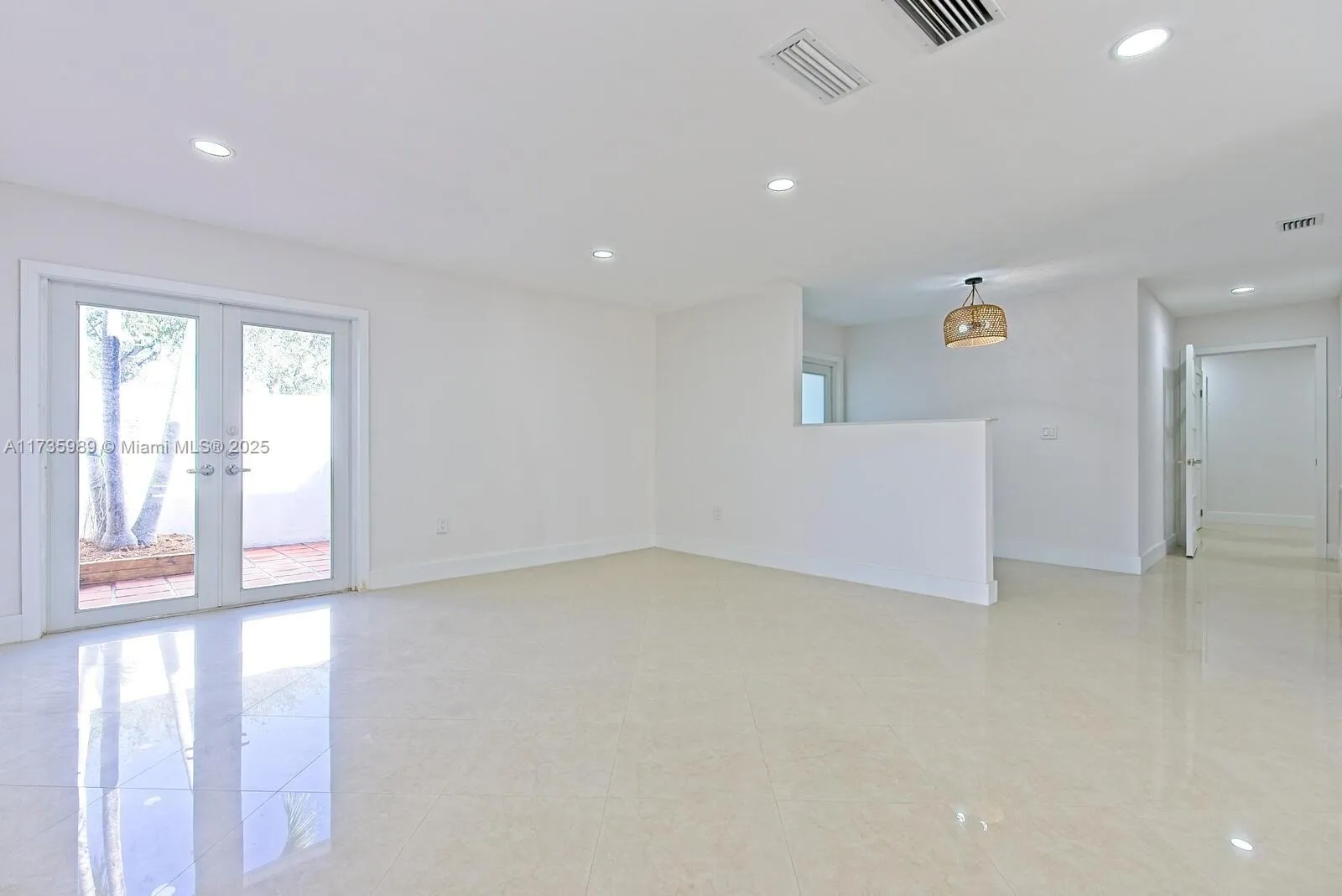 Miami, Florida 33173, United States, 3 Bedrooms Bedrooms, ,3 BathroomsBathrooms,Residential,Pending,11295