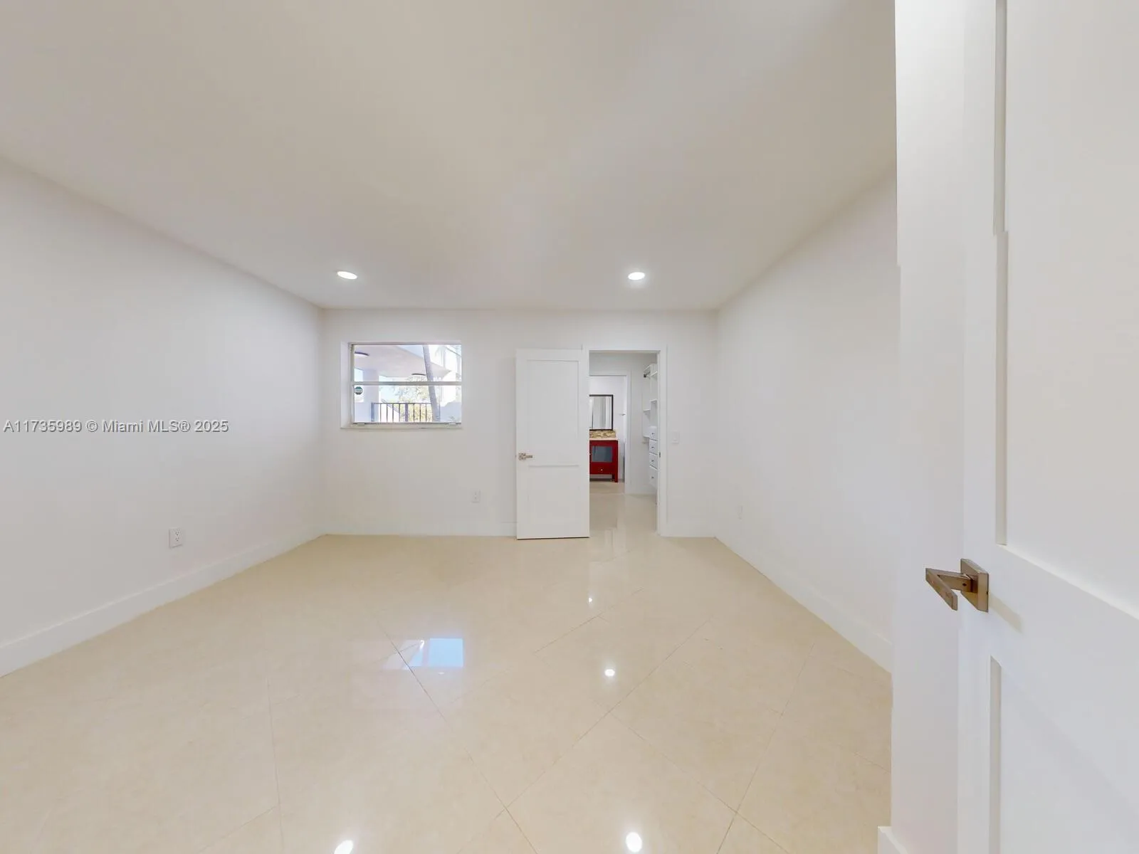 Miami, Florida 33173, United States, 3 Bedrooms Bedrooms, ,3 BathroomsBathrooms,Residential,Pending,11295