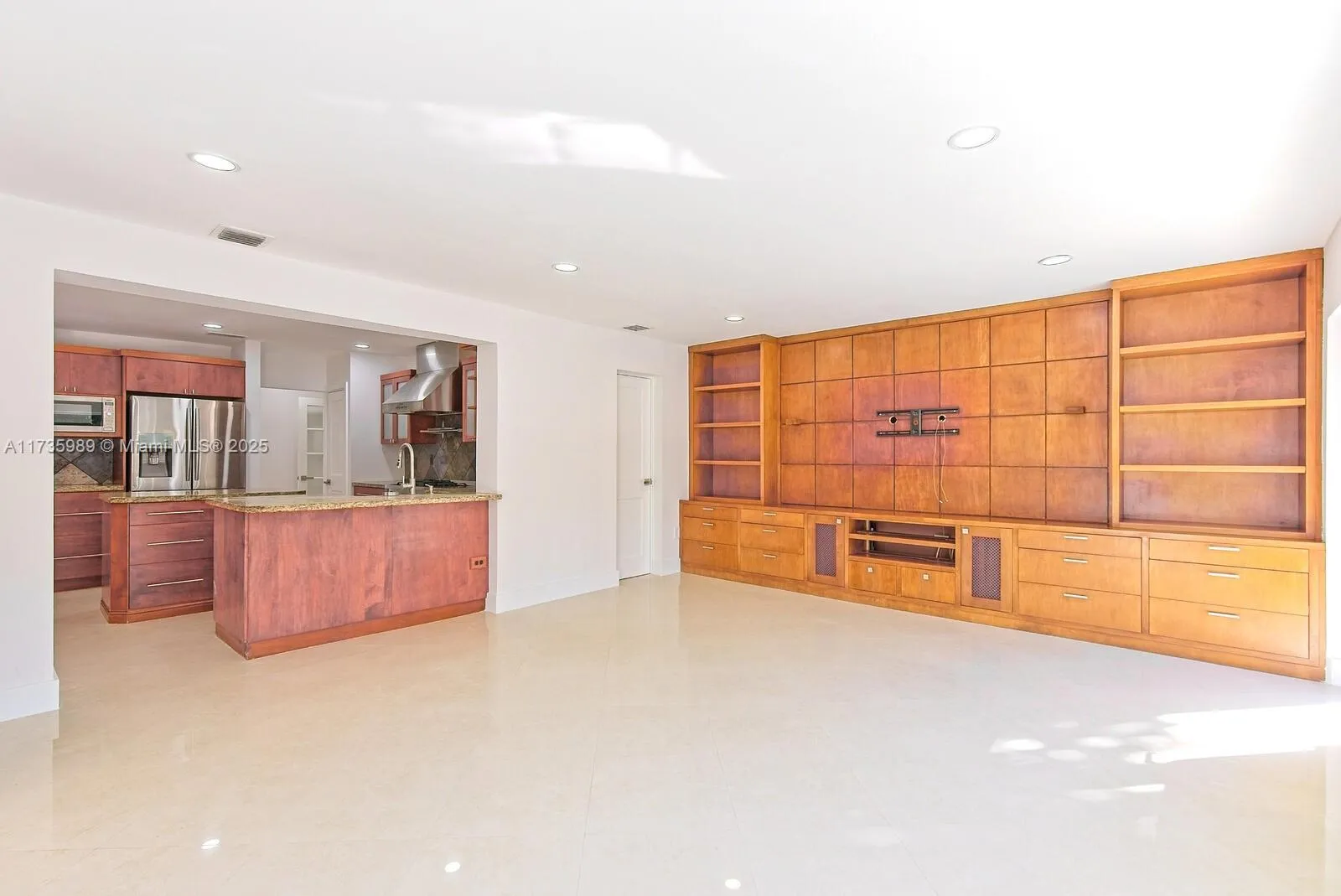 Miami, Florida 33173, United States, 3 Bedrooms Bedrooms, ,3 BathroomsBathrooms,Residential,Pending,11295