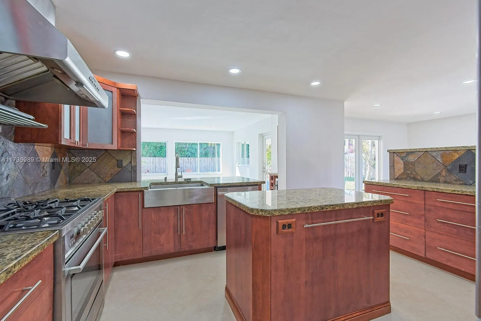 Miami, Florida 33173, United States, 3 Bedrooms Bedrooms, ,3 BathroomsBathrooms,Residential,Pending,11295