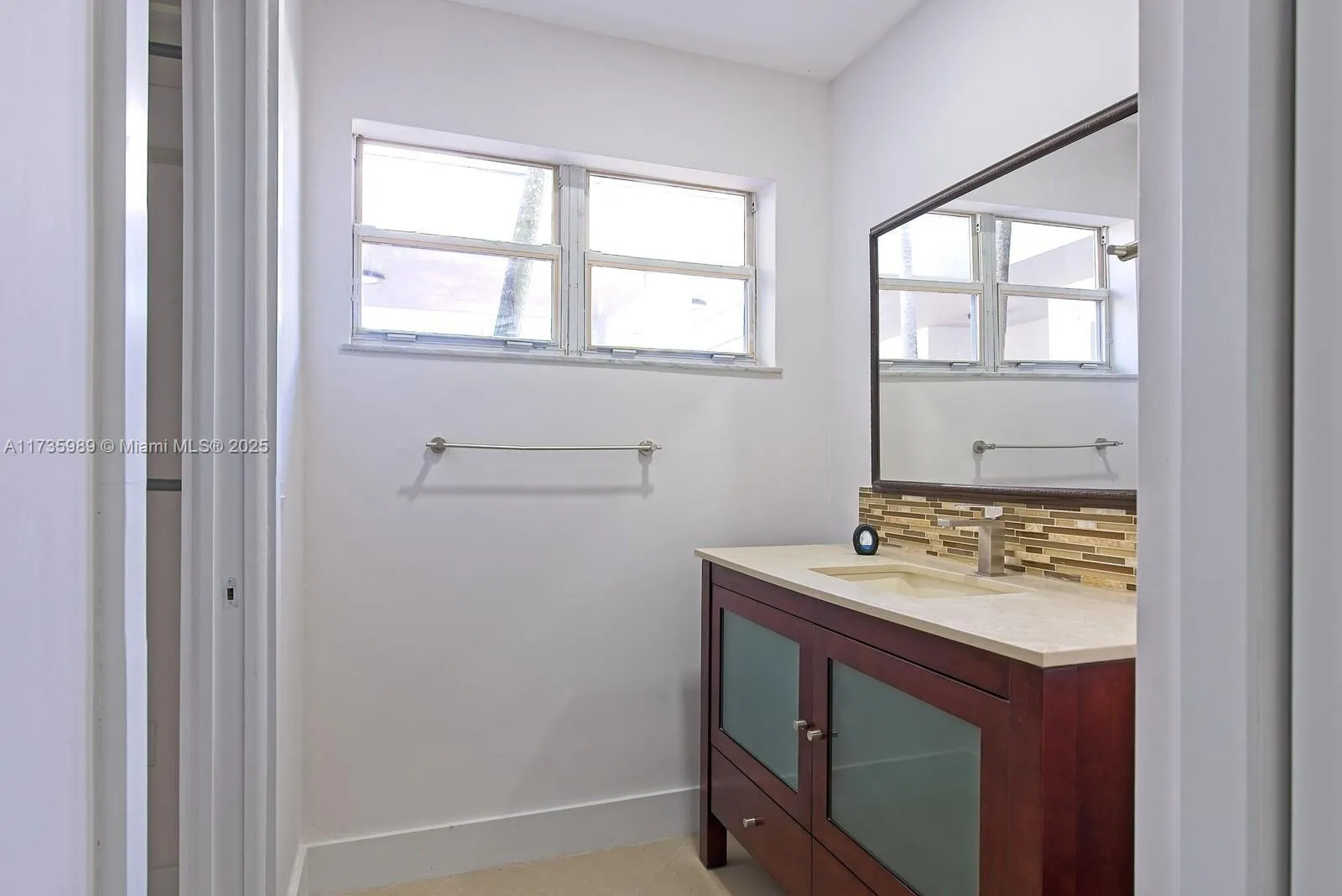 Miami, Florida 33173, United States, 3 Bedrooms Bedrooms, ,3 BathroomsBathrooms,Residential,Pending,11295