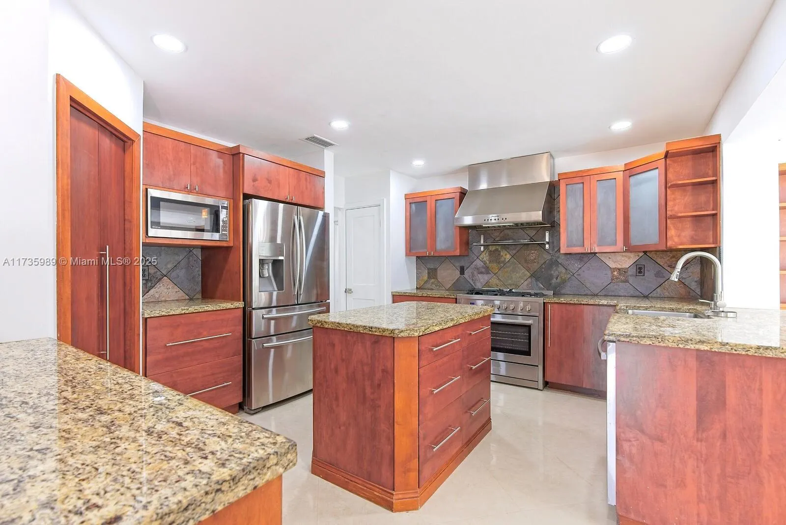 Miami, Florida 33173, United States, 3 Bedrooms Bedrooms, ,3 BathroomsBathrooms,Residential,Pending,11295