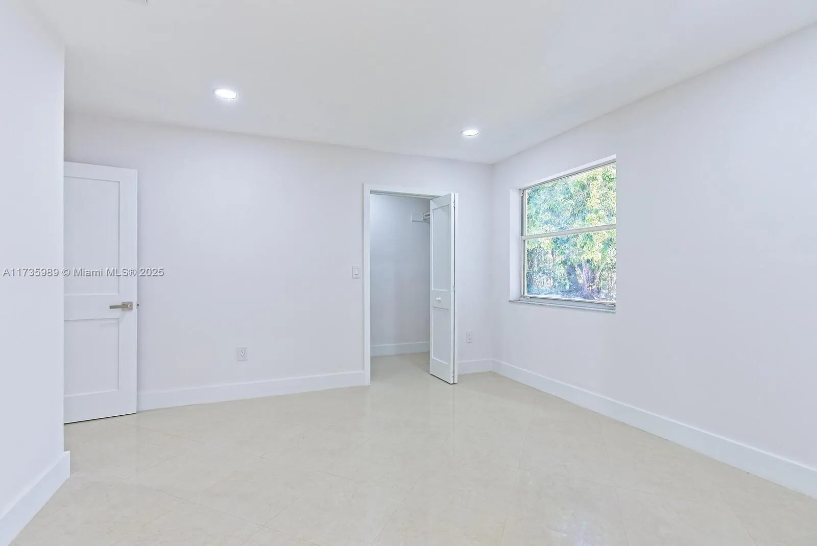 Miami, Florida 33173, United States, 3 Bedrooms Bedrooms, ,3 BathroomsBathrooms,Residential,Pending,11295