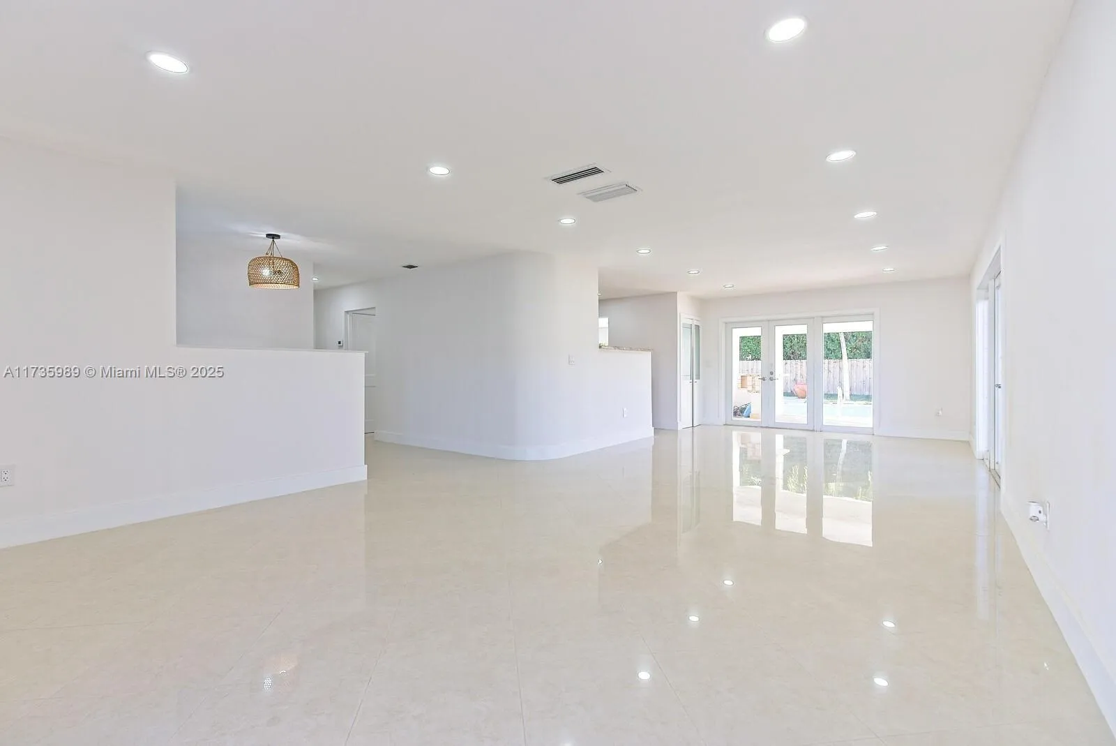 Miami, Florida 33173, United States, 3 Bedrooms Bedrooms, ,3 BathroomsBathrooms,Residential,Pending,11295