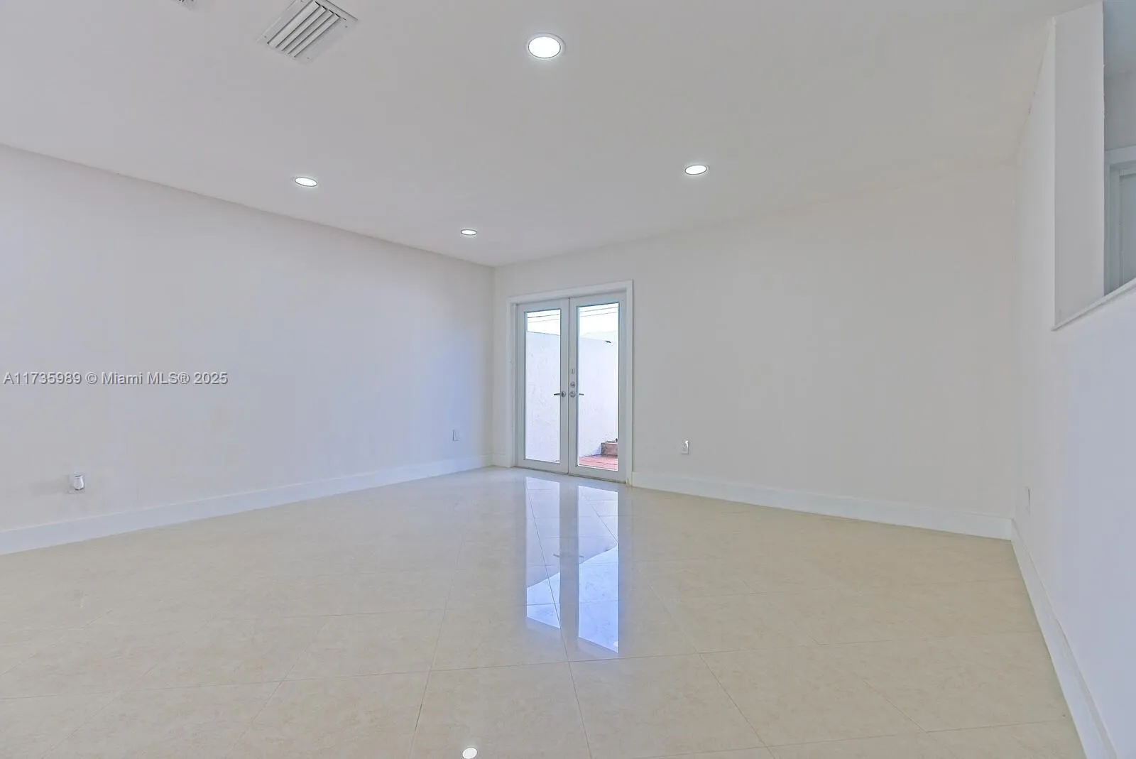 Miami, Florida 33173, United States, 3 Bedrooms Bedrooms, ,3 BathroomsBathrooms,Residential,Pending,11295