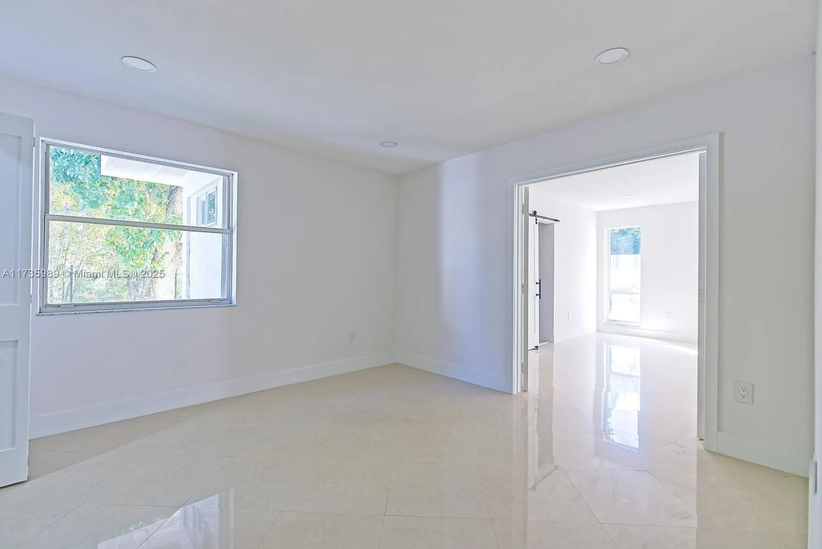 Miami, Florida 33173, United States, 3 Bedrooms Bedrooms, ,3 BathroomsBathrooms,Residential,Pending,11295