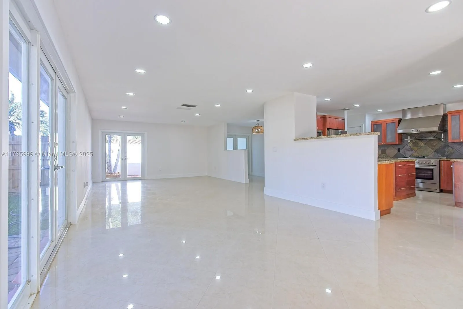 Miami, Florida 33173, United States, 3 Bedrooms Bedrooms, ,3 BathroomsBathrooms,Residential,Pending,11295