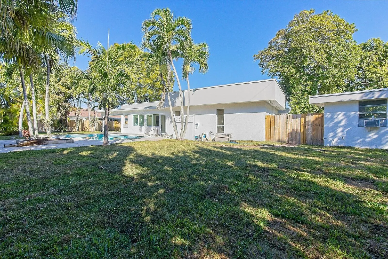 Miami, Florida 33173, United States, 3 Bedrooms Bedrooms, ,3 BathroomsBathrooms,Residential,Pending,11295