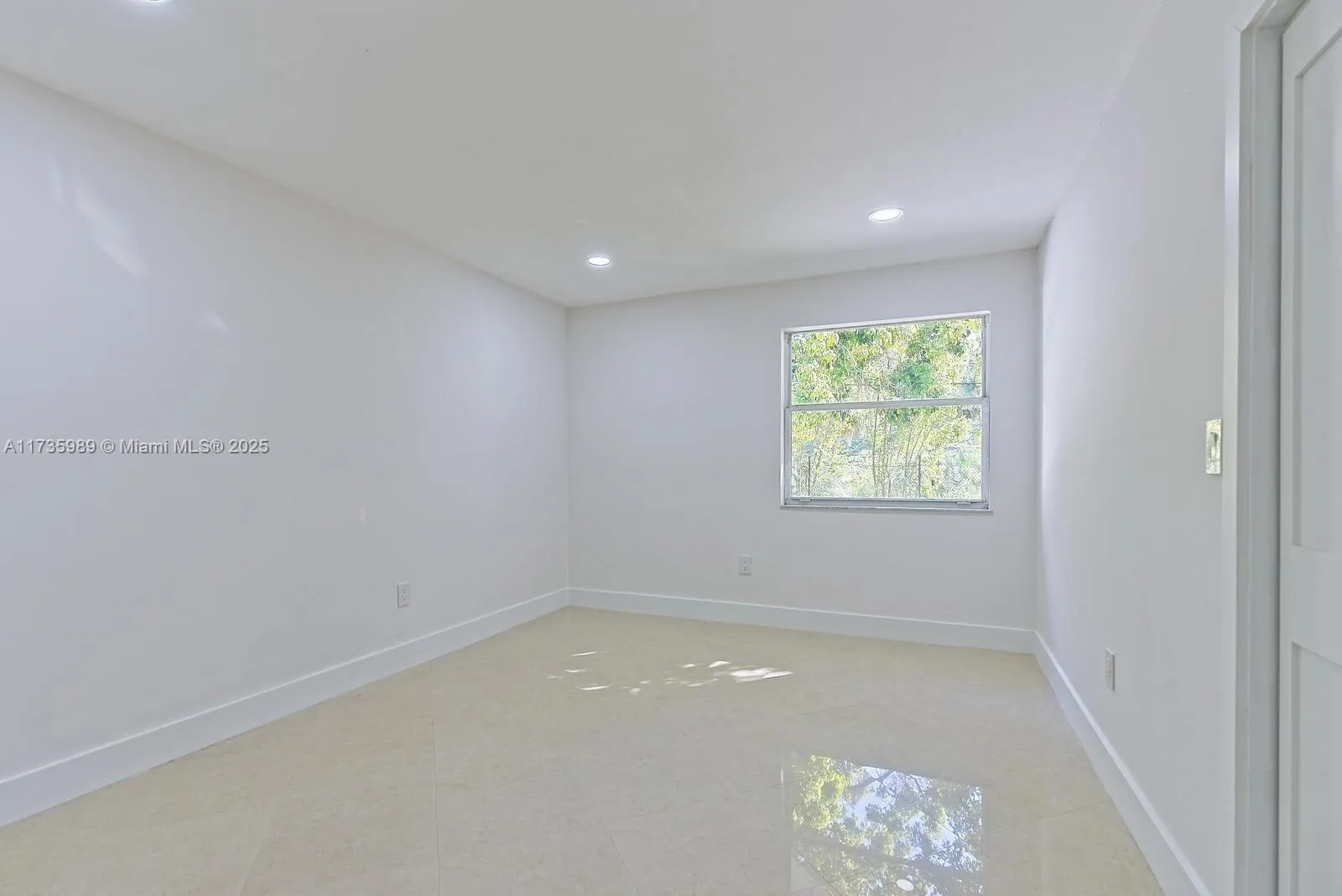 Miami, Florida 33173, United States, 3 Bedrooms Bedrooms, ,3 BathroomsBathrooms,Residential,Pending,11295