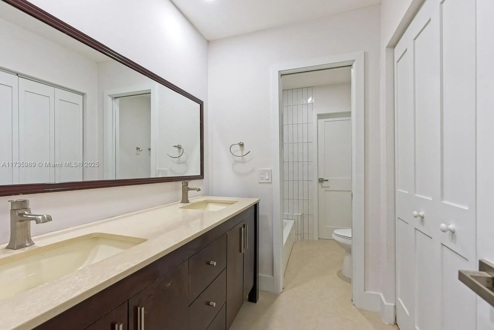 Miami, Florida 33173, United States, 3 Bedrooms Bedrooms, ,3 BathroomsBathrooms,Residential,Pending,11295