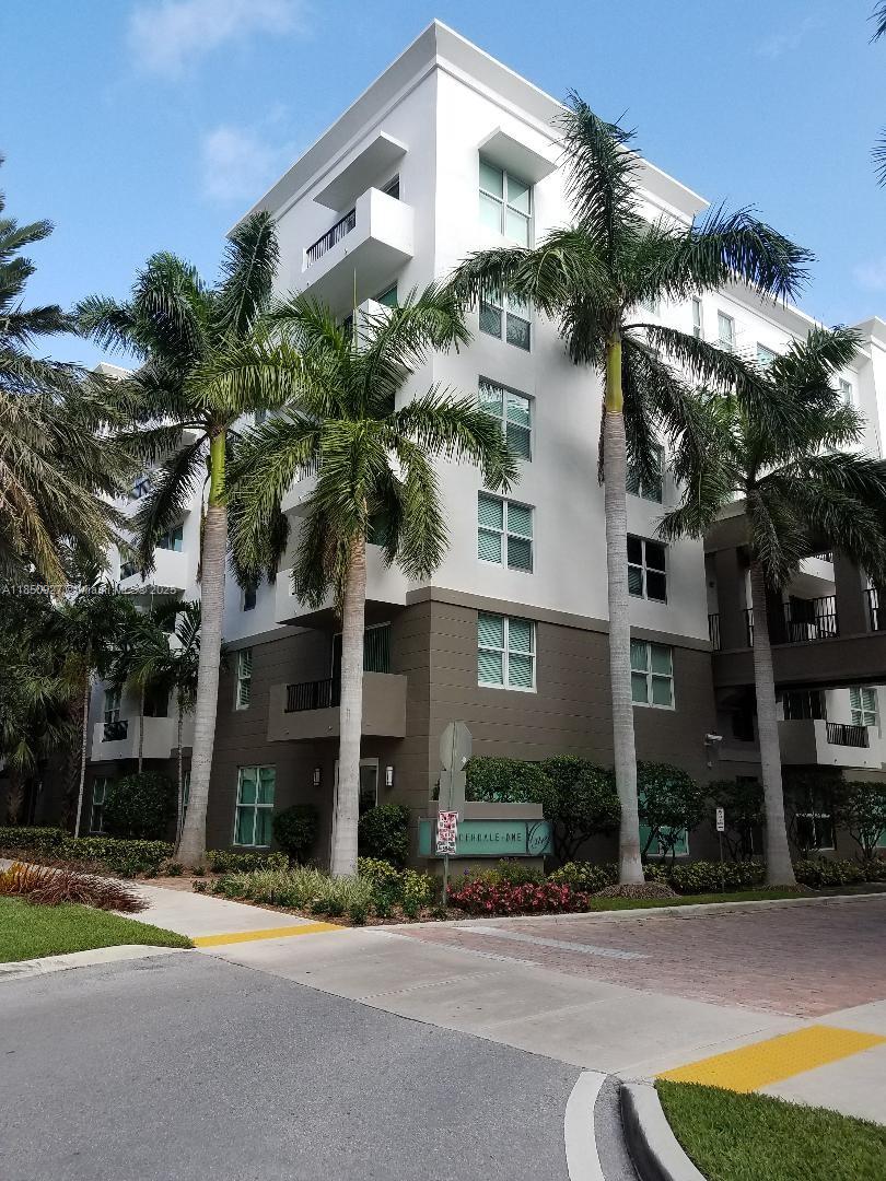2421 NE 65th St 403