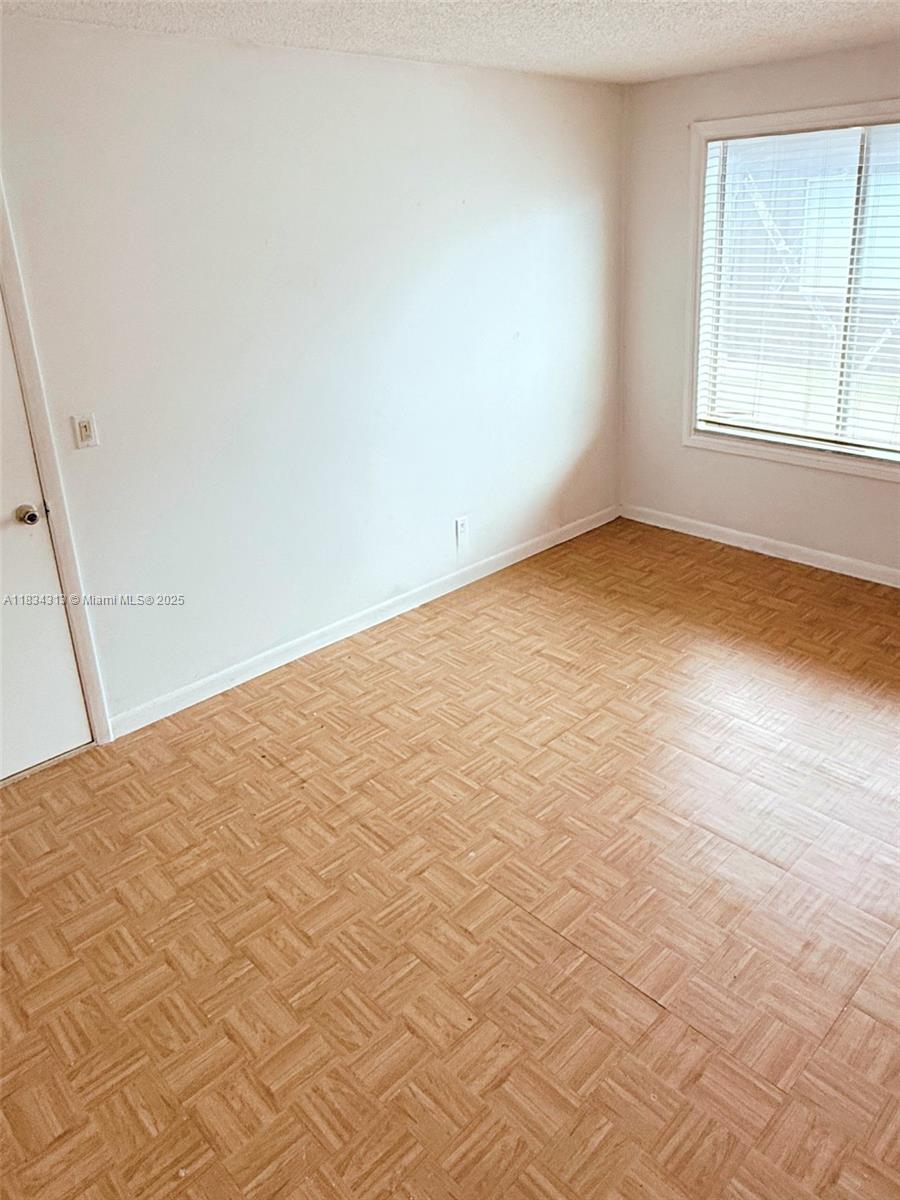 FOREST CONDO - Residential