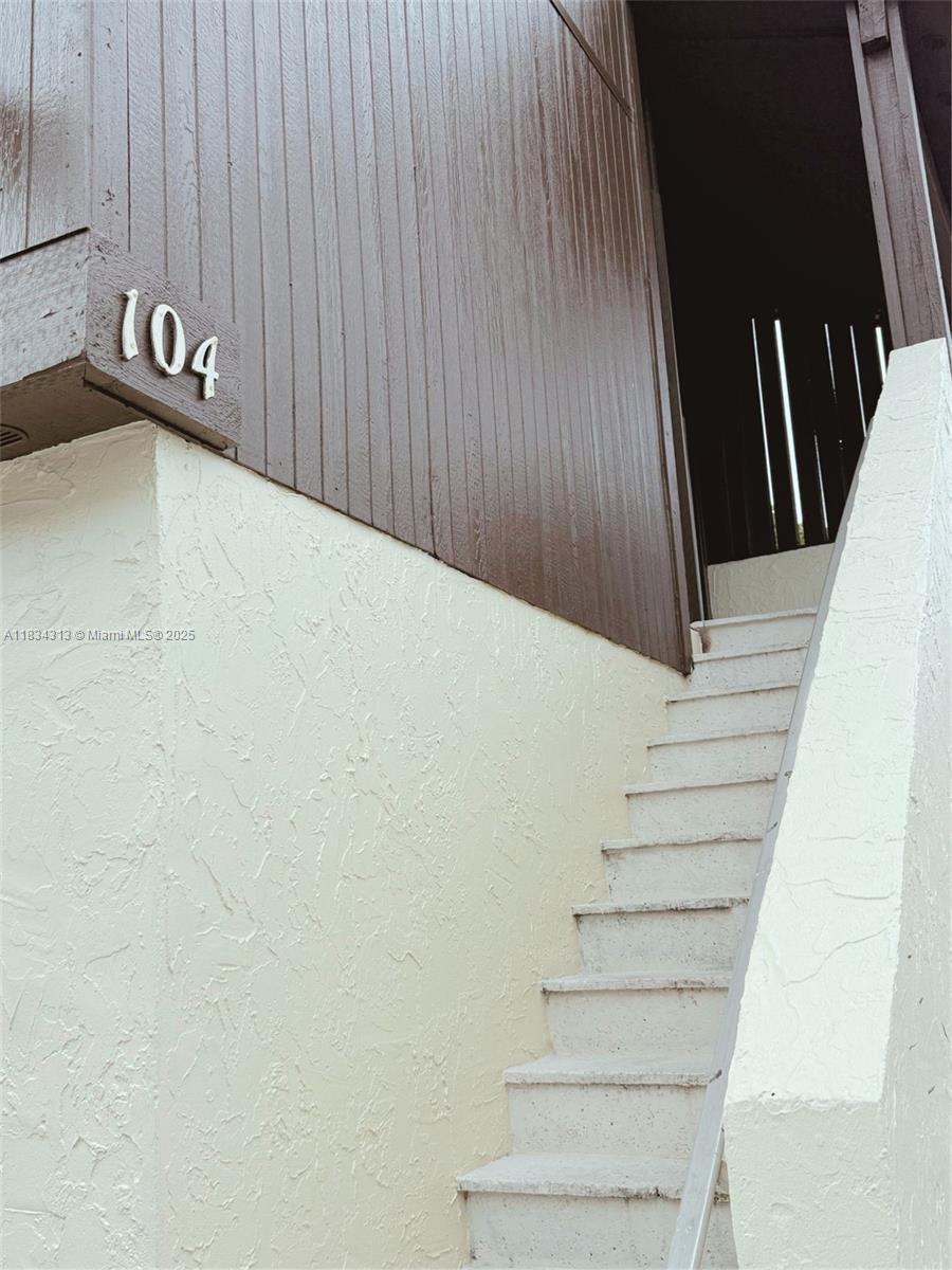 FOREST CONDO - Residential