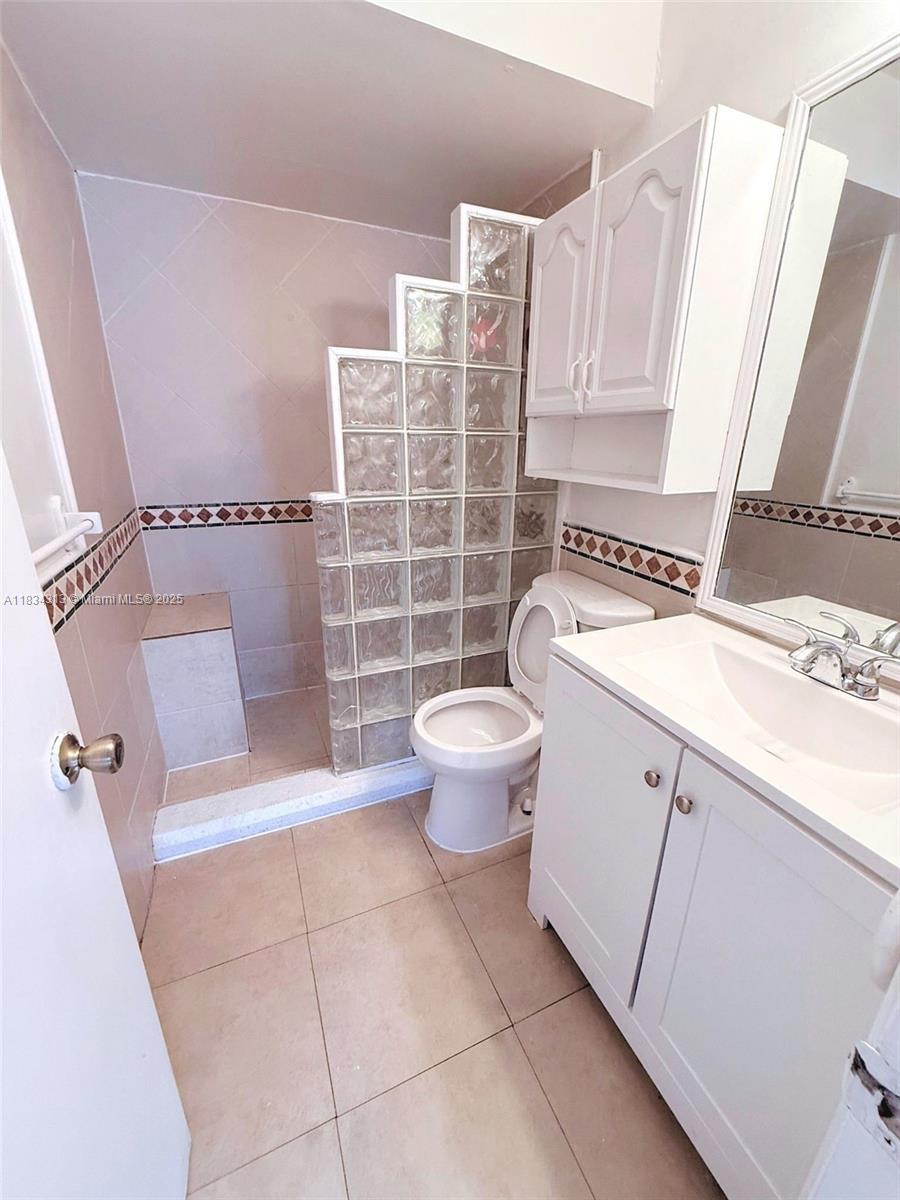 FOREST CONDO - Residential