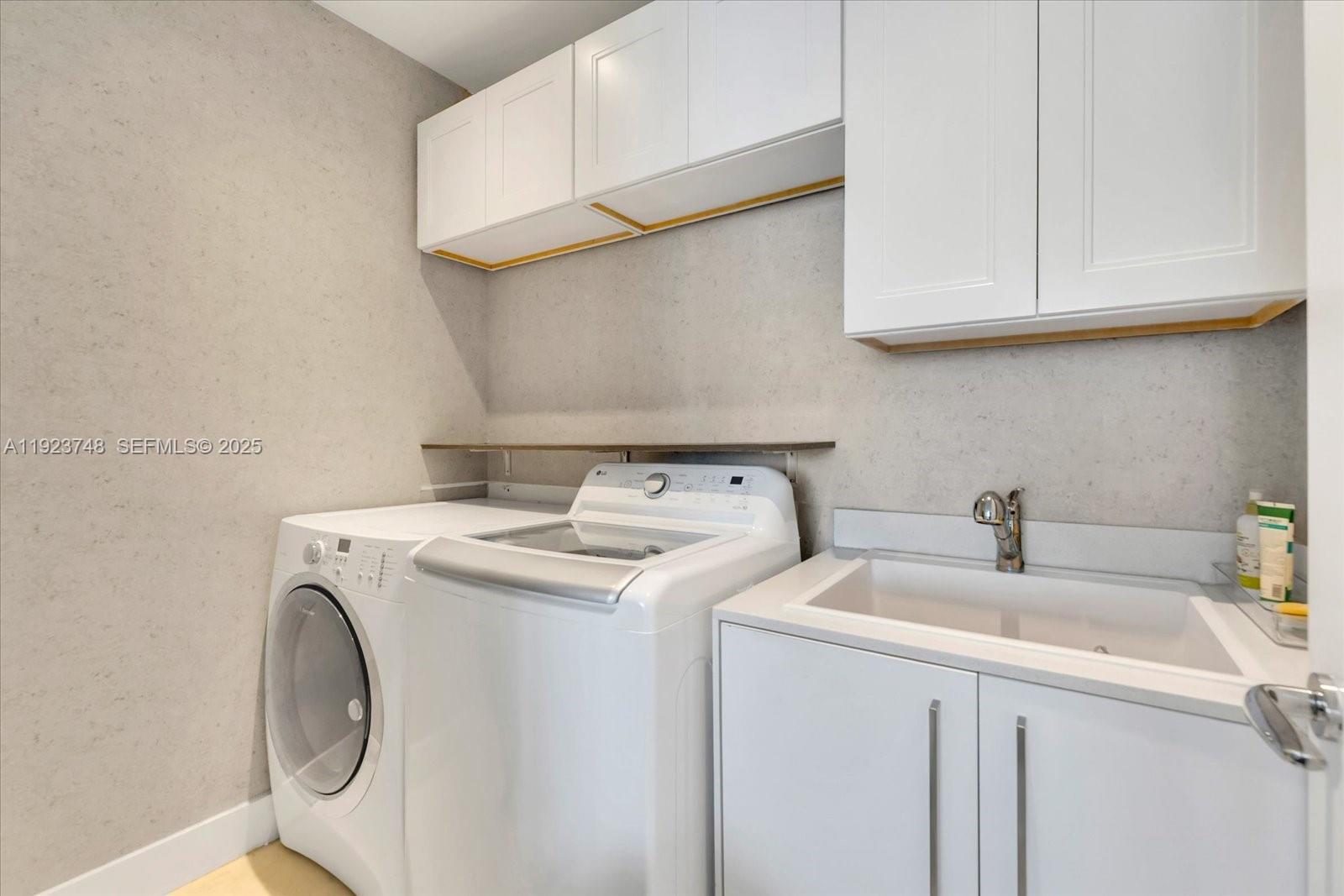 JADE SIGNATURE CONDO - Residential