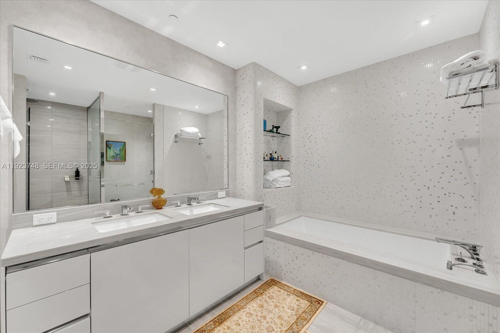 JADE SIGNATURE CONDO - Residential