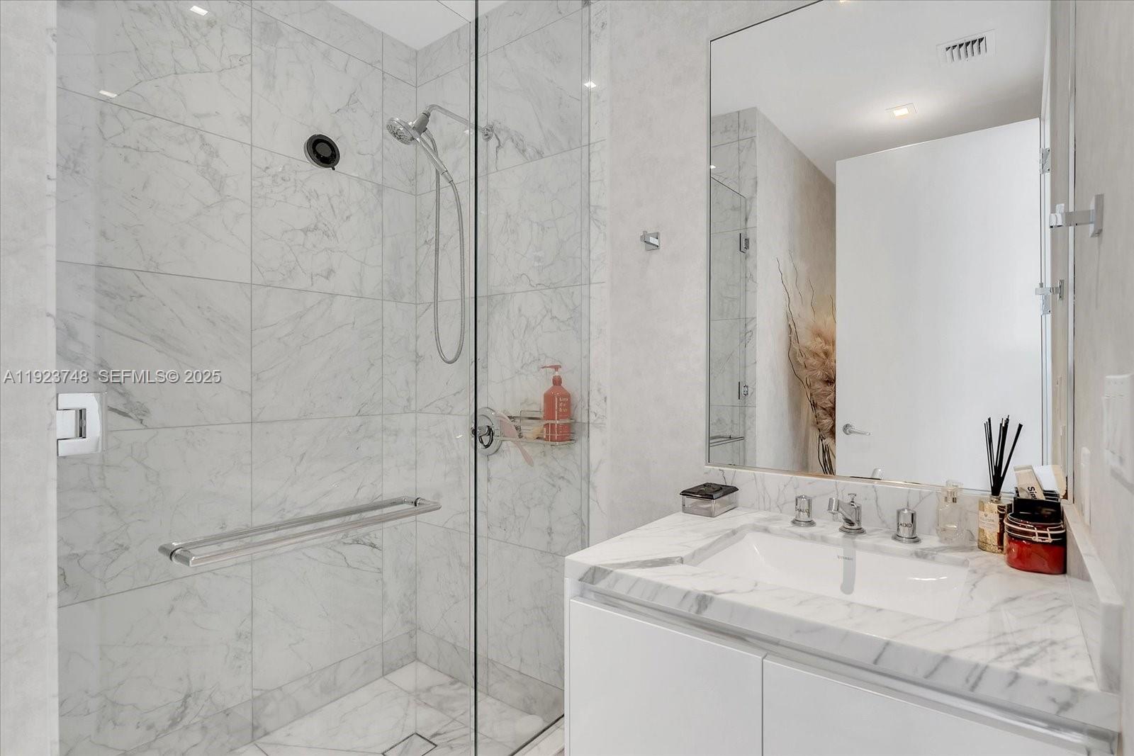 JADE SIGNATURE CONDO - Residential