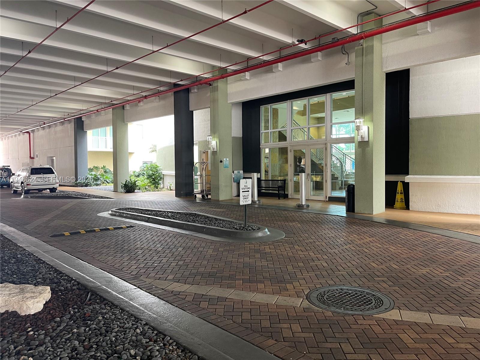 DUO CONDOMINIUM WEST - Residential